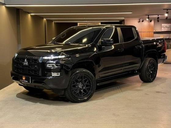 MITSUBISHI TRITON 2.4 BITURBO DIESEL CD HPE 4X4 AUTOMÁTICO MITSUBISHI TRITON 2.4 BITURBO DIESEL CD HPE 4X4 AUTOMÁTICO